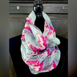 Acrylic teal & pink infinity scarf. One size.
